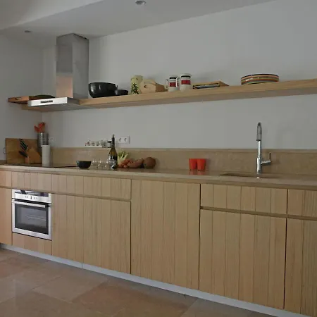 Villa Vibrant In Malauc Ne With Private Garden