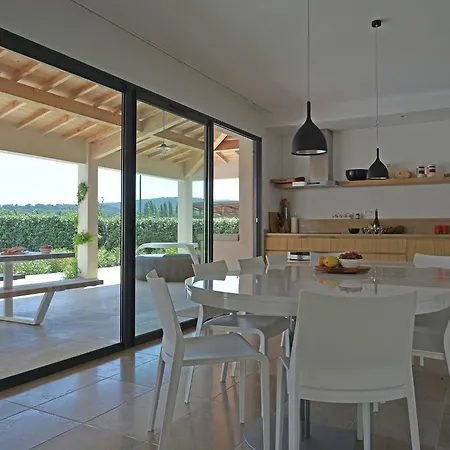 Vibrant In Malauc Ne With Private Garden *